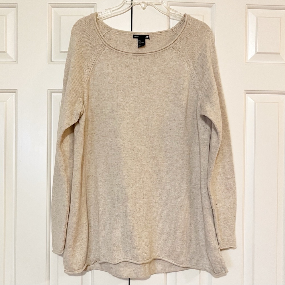 H&M Cream Oatmeal Crew Neck Long Sleeve Wool Blend Pullover Sweater. Size Large